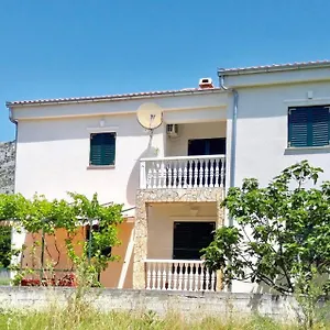 apartment-pepa-starigrad-paklenica.hotelinzadar.com/